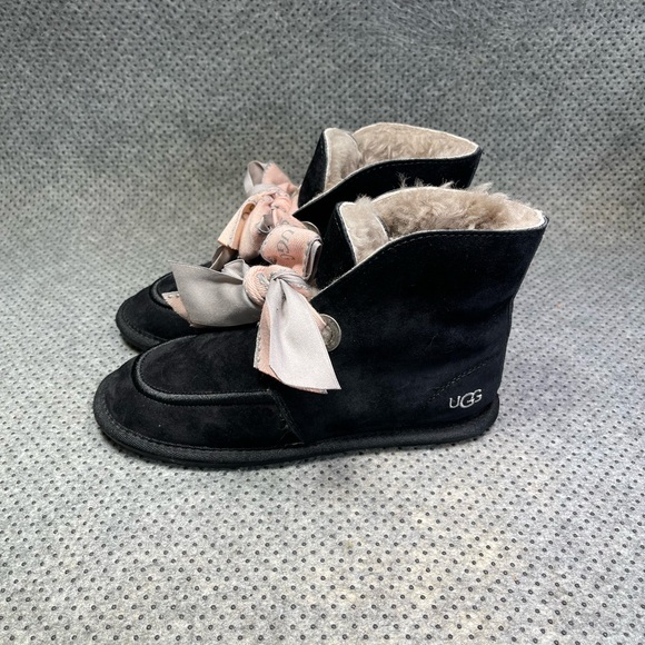 Ugg Diara Black Short Pink Bow Boots Size 5 Women’s - Picture 1 of 9